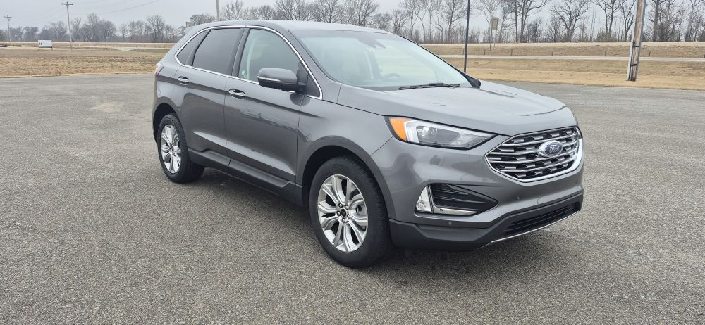 2024 Ford Edge Titanium's photo