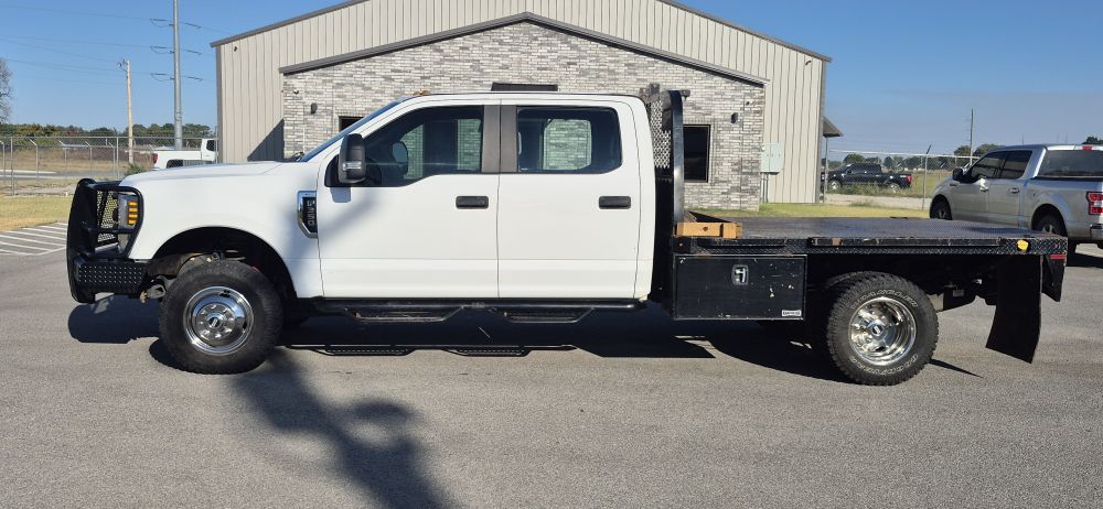 2019 Ford F-350 Super Duty Chassis Cab XL - Photo 6