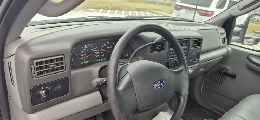 2003 Ford F-350 Super Duty XLT - Photo 8