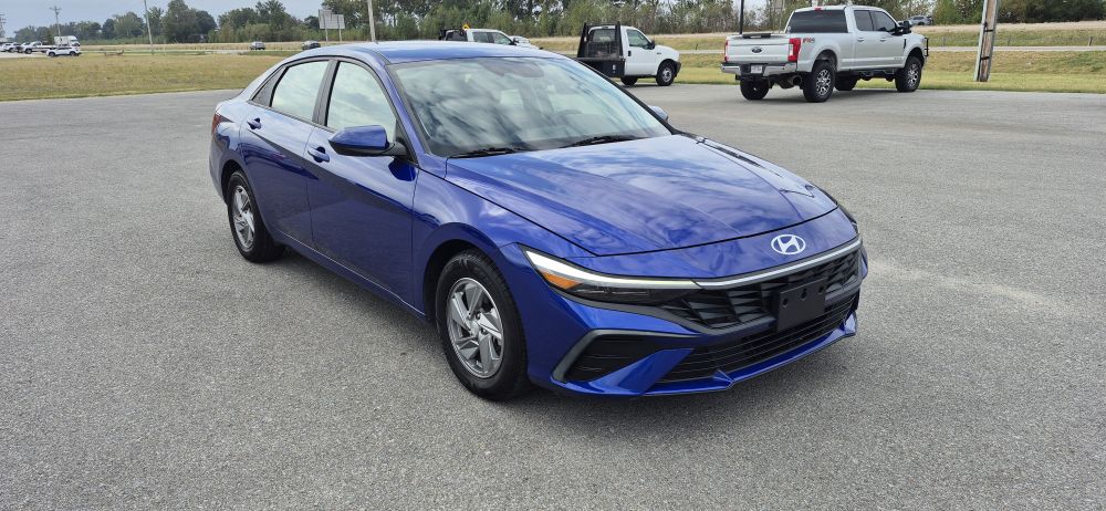 2024 Hyundai Elantra SE - Photo 2