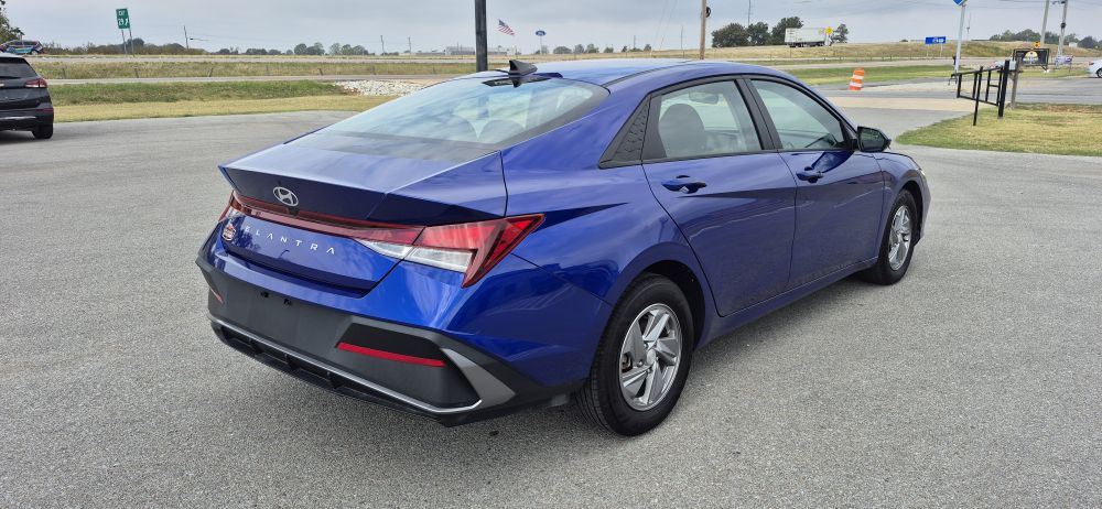 2024 Hyundai Elantra SE - Photo 5